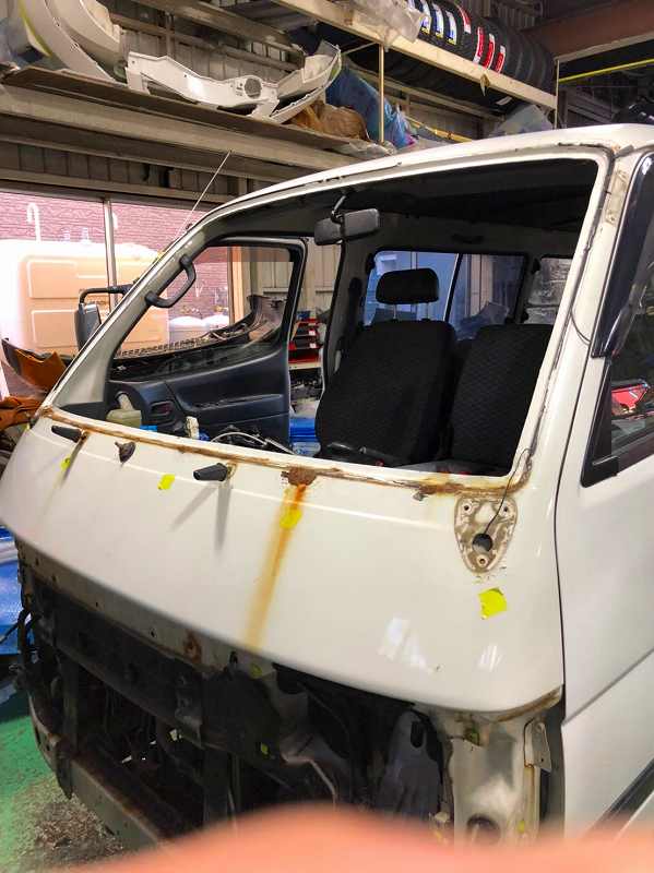 札幌板金 トヨタハイエースバン サビ修理 全塗装 札幌市の板金塗装 キズへこみ事故車の修理