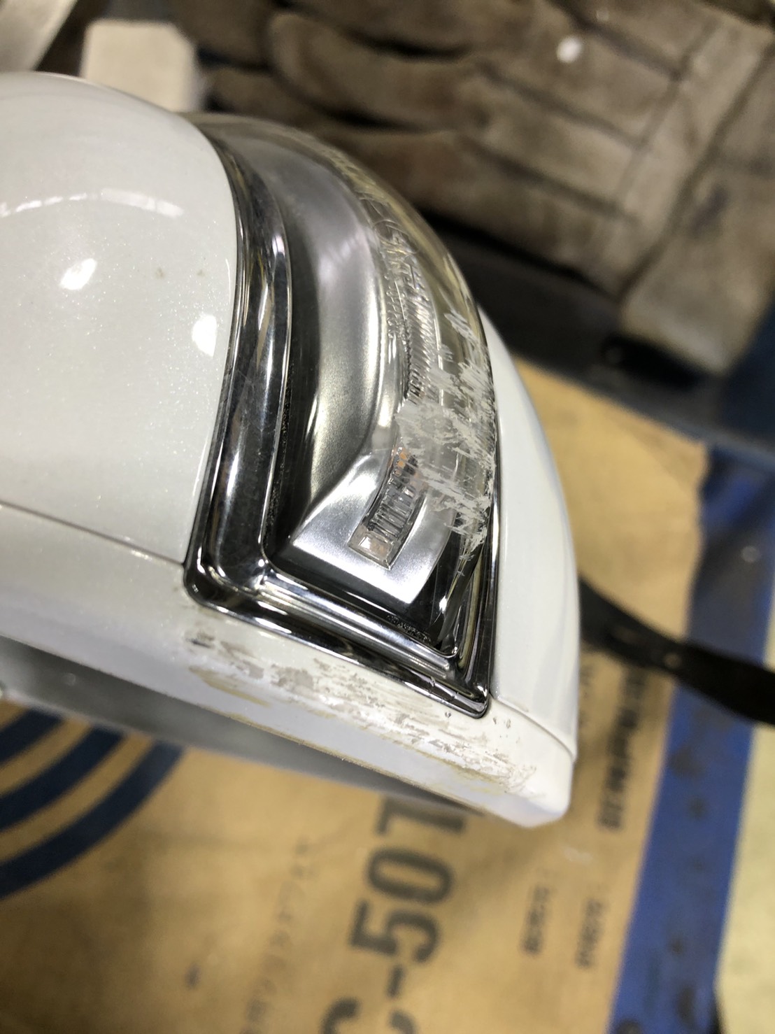 札幌板金 レクサスls600ｈ ドアミラーキズ修理塗装 札幌市の板金塗装 キズへこみ事故車の修理