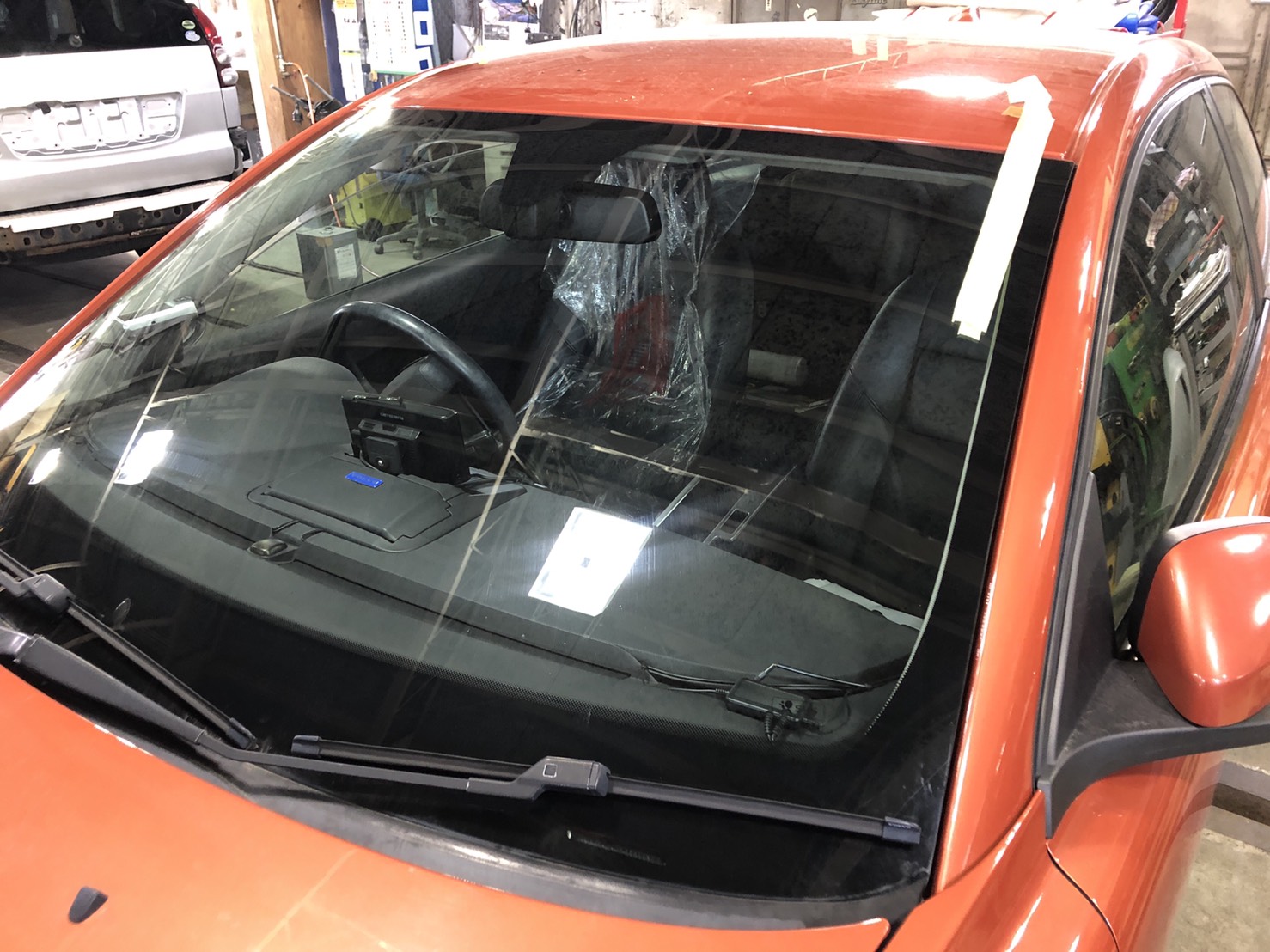 札幌自動車ガラス修理 ボルボｃ30 接着剥がれ Mb44s 札幌市の板金塗装 キズへこみ事故車の修理
